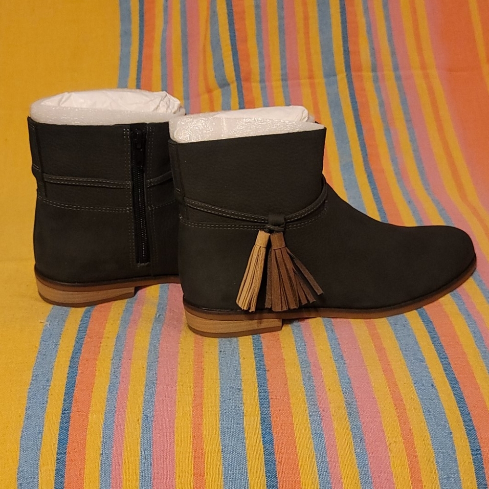 Lucky Brand Charcoal Suede Size 7 Ankle Boots